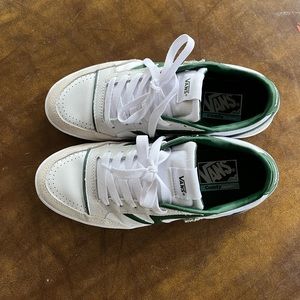 Men’s size 8 lowland comfyCush JMP R Shoe - like new!